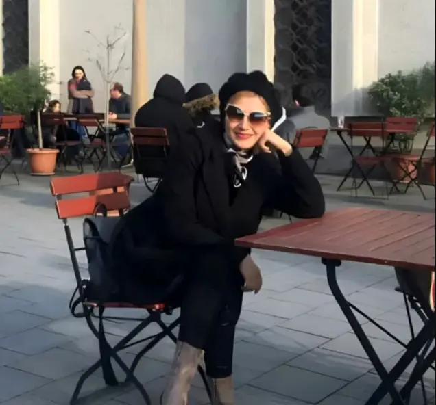 عکس پر بازدید ملیکا زارعی مشهور به خاله شادونه در خارج از کشور